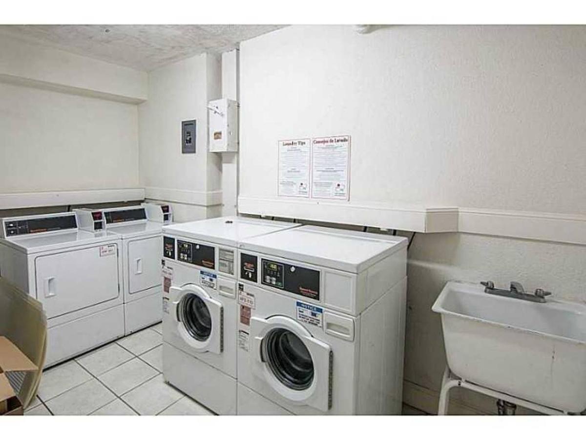 Paradise On Hollywood Beach 2 Bed 2 Bath Exterior photo